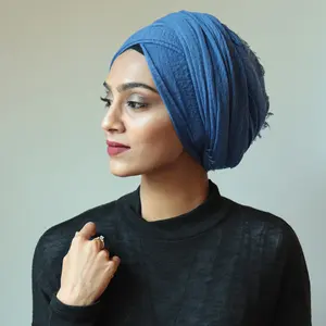 人気商品女性ヒジャーブスタイルファッションスカーフイスラム教徒ヒジャーブソフト軽量無地卸売クリンクルコットンヒジャーブ