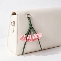 Breloque de sac en PU motif floral, porte-clés floral, pendentif de sac à main, accessoire décoratif léger et multicolore de haute qualité, tendance