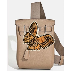 Nouveau Sac de Poitrine Unisexe Tendance Été 2026 <span class=keywords><strong>en</strong></span> <span class=keywords><strong>Cuir</strong></span> Véritable Haut de Gamme avec Boucle de Verrouillage et Large Bandoulière - Product Image 4