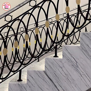 Escalier en marbre blanc naturel sur mesure avec marches en pierre à veines grises naturelles pour développement résidentiel haut de gamme de maisons de luxe - Product Image 4