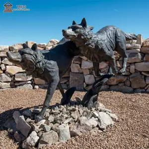 Landscape Vivid Life Size Metal Two Bronze Wolf Statue Sculpture for Sale