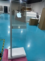 Kiosque à écran tactile transparent OLED de 30 pouces, haute luminosité, tactile capacitif, interactif en intérieur, signalisation numérique OLED en libre-service