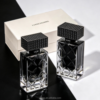 Flacon de parfum en verre haut de gamme 50 ml, forme élégante, texture tendance, flacon de parfum personnalisé de luxe, cadeau d'affaires idéal