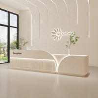 Bureau de réception de salon de beauté de luxe rouge, style minimaliste moderne multifonctionnel avec personnalisation de la peinture