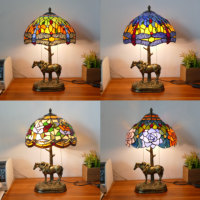 Lampe de chevet de style européen avec abat-jour en verre coloré en forme de libellule et de fleur, lampe de bureau décorative pour chambre à coucher, salon, bureau