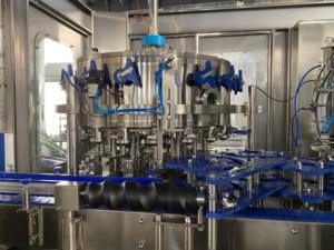 Llenado completamente automático de la máquina de llenado de latas de sellado de bebidas carbonatadas con gas dióxido de carbono nitrógeno - Product Image 3