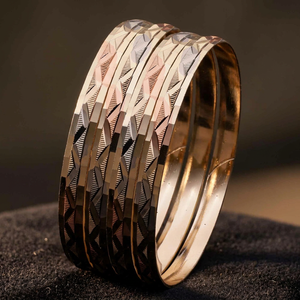 Venta al por mayor de brazaletes texturizados dorados de 3 tonos, juego de brazaletes de lujo rellenos de oro multicolor, brazaletes de moda, juego de brazaletes de latón tricolor - Product Image 3