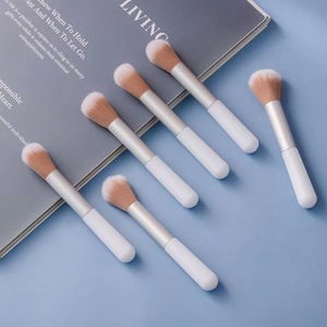 Nuevo Brocha de Maquillaje Portátil de Fibra Suave para Colorete en Polvo, de Una Sola Pieza, para Maquillaje Suelto - Product Image 2