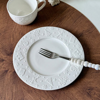 Nouvelle collection de Noël : Ensemble d'assiettes en céramique gaufrées, tasses à café, assiettes à fruits/desserts, plateaux à gâteaux – Compatible micro-ondes, design moderne