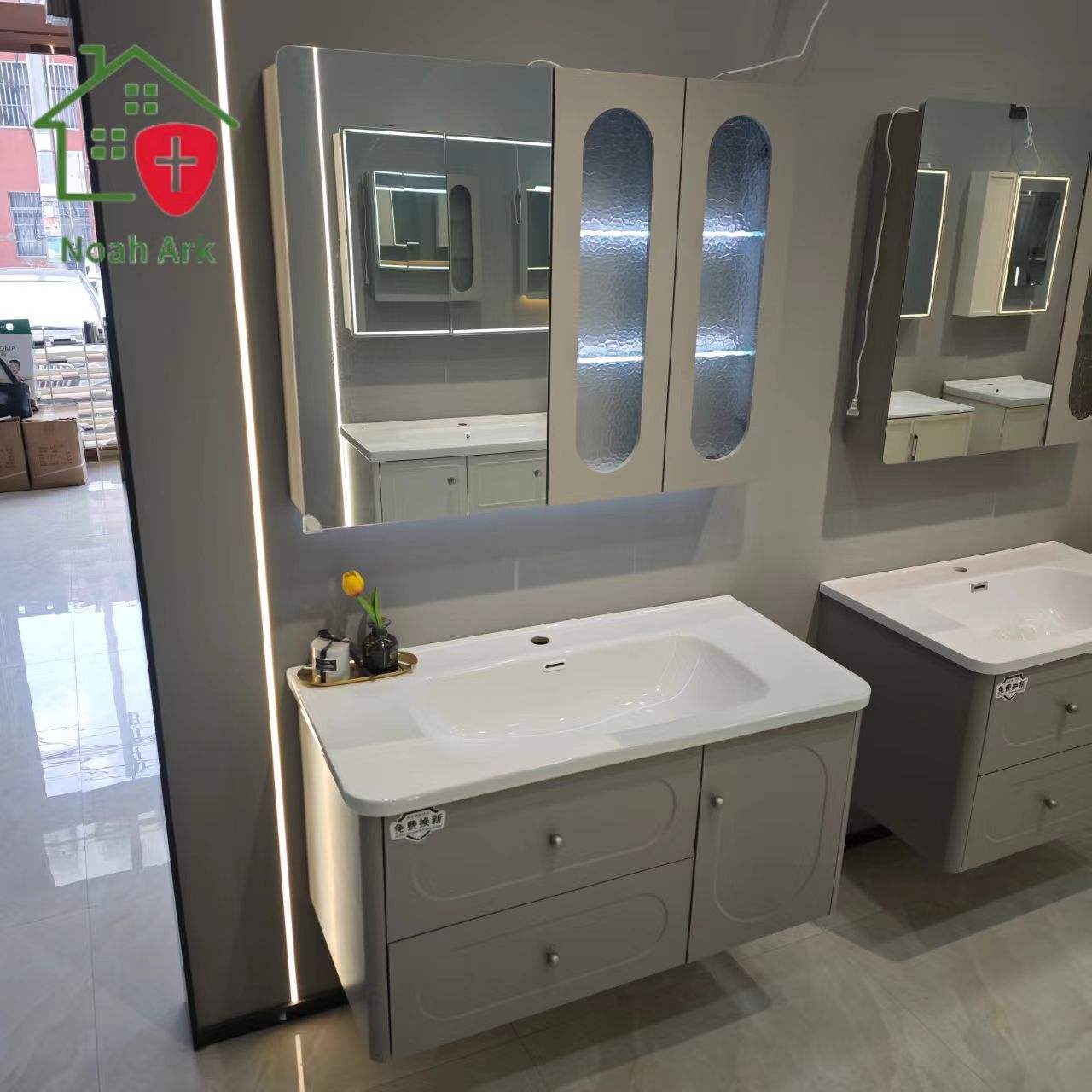 สีเทาอ่อน