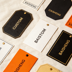 Étiquettes suspendues personnalisées en cuir PU de luxe |   Étiquettes de marque en relief et dorées pour vêtements et accessoires de mode - Product Image 1