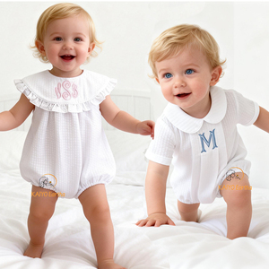 Produits pour bébés, barboteuse à bulles en seersucker blanc d'été, monogramme, ensemble de barboteuses assorties pour frères et sœurs, vêtements pour nouveau-nés - Product Image 1