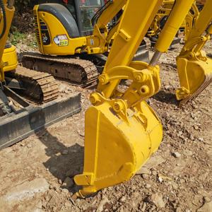 Excavatrice sur chenilles d'occasion Komatsu PC35, modèle 2022, 3,5 tonnes, moteur et engrenages pour la rénovation flexible des jardins et travaux à petite échelle - Product Image 6