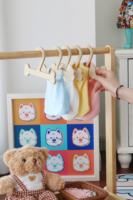 Nouvelles Tendances : Cintre en Bois en Forme d'Os pour Vêtements d'Animaux – Idéal pour une Garde-Robe Moderne et Simple