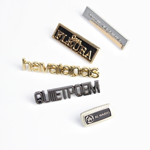 Etiquetas Metálicas Personalizadas Ecológicas en Tono Dorado, Cortadas con Láser, para Abaya, Moda Modesta, Logotipo en Árabe/Inglés, Etiquetas Premium de Aleación de Zinc - Product Image 6