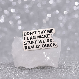 Sming Pins Ne m'essayez pas, je peux faire des trucs bizarres vraiment rapides Broche en émail Broche Citation drôle Broches Sac à dos - Product Image 1