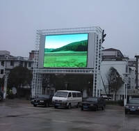 Pantalla LED Publicitaria para Exteriores Resistente al Agua, al Polvo y a los Rayos, con Alta Luminosidad para una Visibilidad Clara en Todo Tipo de Clima