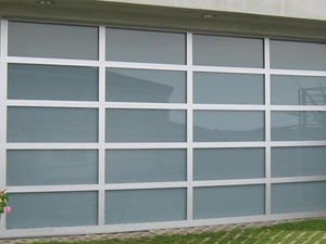 דלת מוסך מודרנית שחורה מסוג Instime עם פותחן חכם ועיצוב הפחתת רעשים עבור מוסך בית פרטי - Product Image 4