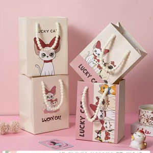Sac cadeau Lucky Cat en papier avec poignée en perles pour emballage de cadeaux de fête d'anniversaire - Product Image 1