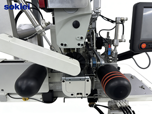 Machine à coudre industrielle programmable et automatisée à lit plat, haute vitesse et haute productivité, pour la couture de couvercles de roulements de moteur - Product Image 4
