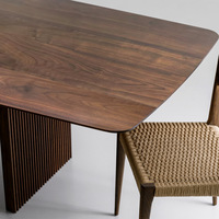 Table à manger en bois Design moderne de luxe Forme carrée Mobilier naturel de salle à manger pour restaurant Ensemble table à manger 8 places en bois massif
