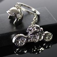 Porte-clés de marque pour motos Bon stock Casque souvenir 3D Forme ronde Vente en gros Porte-clés en métal Motos tout-terrain Cadeaux