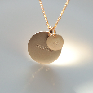 Bijoux de maman personnalisé en acier inoxydable finition mate plaqué or 18 carats disque breloque pièce de monnaie collier de maman - Product Image 2