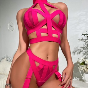 Lingerie sexy de nuit, style séduction, avec bretelles à empiècements et col suspendu, pour un look audacieux et irrésistible - Product Image 3