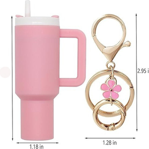Porte-clés mini-tasse 3D avec chaîne <span class=keywords><strong>de</strong></span> breloques <span class=keywords><strong>fleur</strong></span> <span class=keywords><strong>de</strong></span> prunier Ensemble <span class=keywords><strong>d</strong></span>'accessoires pour gobelets Stanley - Product Image 2