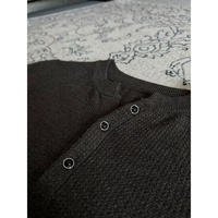 Chemise décontractée pour homme en polyester imprimé style Old Money, col rond, manches courtes, coupe ajustée sophistiquée, épaules droites