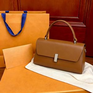 Sacs à main en cuir de luxe de haute qualité pour hommes et femmes, avec fermeture élégante et design tendance - Product Image 1