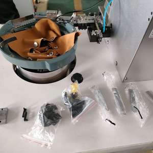 Máquina automática de coser electrónica de cama plana 220v50hz con cuatro botones en uno para la fabricación de prendas de vestir - Product Image 2