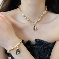 Ensemble collier et bracelet triangulaires en strass européens et américains, accessoires de mode