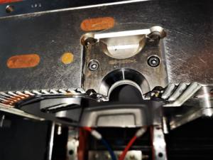 Stampi per Bottiglie di Olio Lubrificante in HDPE da 1L 2L 4L 5L 10L 20L 25L con Sistema di Rimozione Automatica dei Spigoli - Product Image 5