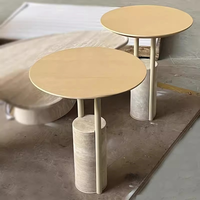 Table basse ronde de style italien moderne avec base en travertin pour appartement ou bureau