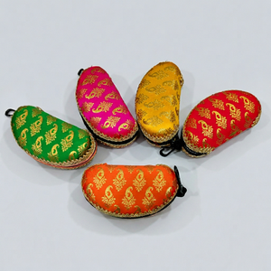 Étui à lunettes en soie brodée artisanale traditionnelle du Rajasthan, idéal pour les cadeaux festifs et les faveurs de mariage, pochette à lunettes de qualité supérieure - Product Image 1