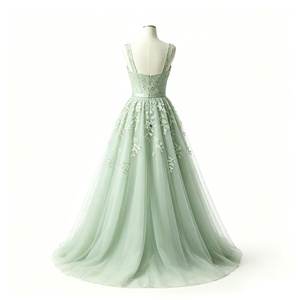 Abito da <span class=keywords><strong>damigella</strong></span> romantico <span class=keywords><strong>verde</strong></span> salvia, formale da sera, con spalline larghe, scollo a cuore, pizzo floreale, tulle morbido e fluido, lunghezza a terra - Product Image 5