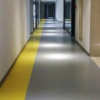 Linoléum de luxe antidérapant en vinyle PVC durable fabriqué en usine Revêtement de sol intérieur commercial en rouleau Texture de surface unie