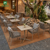 Ensemble de table et chaises de salle à manger en rotin d'extérieur en gros, chaise à structure en aluminium et table carrée pour restaurants et cafés commerciaux