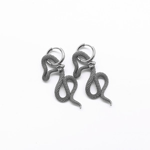 Pendientes colgantes de serpiente yunique, diseño de animales en acero de titanio, joyería de moda unisex - Product Image 1