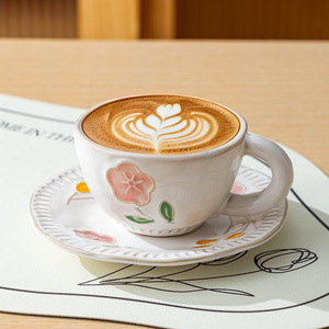 Juego de Taza y Platillo de Cerámica con Relieve Vintage, Taza de Café con Diseño Floral, Taza de Porcelana para Latte Art - Product Image 4