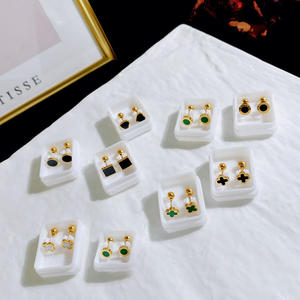 Aretes de Botón de Trébol de Acero Inoxidable con Baño de Oro PVD, Impermeables y con Cierre de Rosca para Bebé y Mujer, Lujo al por Mayor - Product Image 2