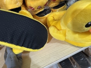 Chaussons d'hiver en peluche jaune mignons pour couple, style Hong Kong, en coton, chauds et confortables, vente en gros et dropshipping - Product Image 6