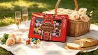 Élégante boîte cadeau en chocolat rouge à motif floral avec nœud, assortiment de gaufrettes fourrées au chocolat doré pour mariages et fêtes