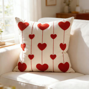 Housse de coussin moderne en tissu brodé en forme de cœur rouge pour la Saint-Valentin - Product Image 3