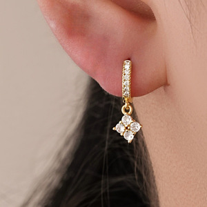 Pendientes de tuerca de moissanita VVS GRA de corte redondo con diseño de cola de pez de líneas simples, rellenos de oro de 14K, joyería de uso diario para mujer - Product Image 3
