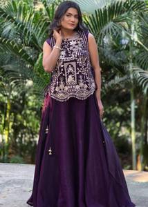 Lehenga Choli de Buena Calidad para Mujer, Ropa Tradicional Cómoda para Celebraciones, Disponible para la Venta - Product Image 3
