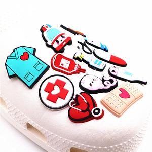 Accesorios <span class=keywords><strong>de</strong></span> PVC para Zapatos, Charms Jibz con Diseños <span class=keywords><strong>de</strong></span> Doctor, Ambulancia, <span class=keywords><strong>Enfermera</strong></span>, Venda para la herida, para Decoración <span class=keywords><strong>de</strong></span> Zapatos Croc Clogs, Manualidades <span class=keywords><strong>de</strong></span> Plástico - Product Image 4