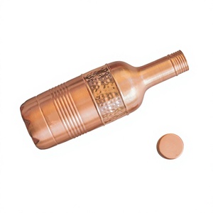 Botella de Agua de Cobre Martillado Mate de Lujo, Diseño Cónico Moderno con Doble Acabado - Product Image 1