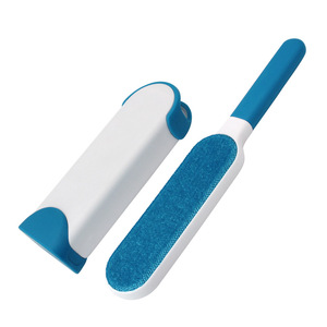 Brosse anti-peluches pour vêtements, en plastique réutilisable, avec poignée bleue et surface en tissu, pour vêtements d'hiver, manteaux en cachemire, canapés, lits - Product Image 1
